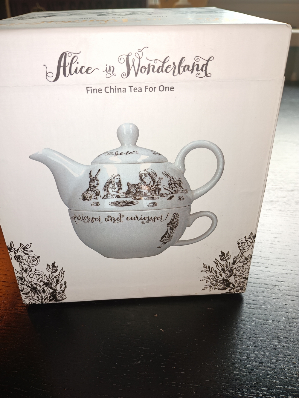 Alice In Wonderland Tea For One Set - Picture 2 of 12